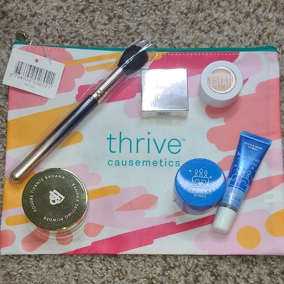 7 Piece Makeup Bundle - Picture 1 of 8